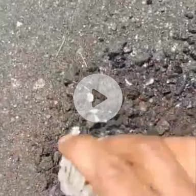 टापरी: किन्नौर के जानी में उखड़ने लगी सड़क पर लगा मटेरियल, ठेकेदार की कार्यप्रणाली पर उठे सवाल