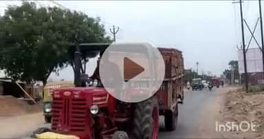 औरैया: ओवरलोडिंग से हादसों का खतरा, चौकी के सिपाही की आंखों पर बंधी पट्टी, जालौन रोड पर निकलते हैं ईट लदी ट्रक