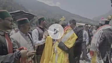 टापरी: प्रदेश के मुख्यमंत्री सुख विंदर सिंह सुक्खू चोलिंग पहुँचे, सेना व आम जनमानस से की मुलाकात, जाना हाल-चाल