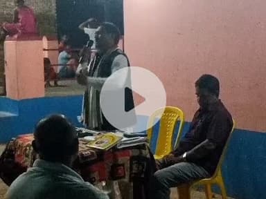 राजगीर विधानसभा क्षेत्र के ग्राम कुल में ग्राम वासियों के बीच जनहित के मुद्दे को रखते हुए भावी प्रत्याशी डॉ.अमित पासवान