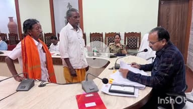 जगदलपुर: जिला कार्यालय में अपर कलेक्टर ने जनदर्शन में आम जनता से सुनीं समस्याएं और शिकायतें