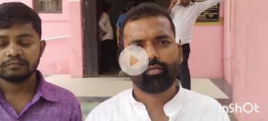 बलिया: जिला अस्पताल स्थित CMO कार्यालय के बाहर समाजसेवी प्रेम वर्मा ने लगाया आरोप, CMO के पास भर-भर के अटैची में आ रहा पैसा