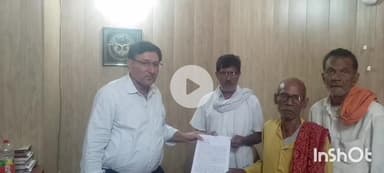 बलिया: कबीरम समाज ने कलेक्ट्रेट पहुंचकर प्रशासनिक अधिकारी को सौंपा ज्ञापन, मांगों पर त्वरित कार्रवाई की उठाई आवाज