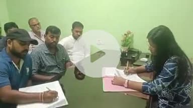 धोरैया: धोरैया प्रखंड कार्यालय में बीडीओ ने आवास सहायकों के साथ की बैठक, आवास पूर्ण कराने के दिए निर्देश