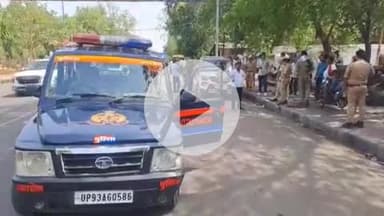 झांसी: शादी के बाद बॉयफ्रेंड के साथ घूम रही बेटी को पिता ने चित्रा चौराहे पर पकड़ा, बवाल हुआ, मौके पर पहुंची दो थानों की पुलिस