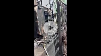 झांसी: राजीव नगर में ट्रांसफार्मर और केबल में लगी आग, बिजली न आने से क्षेत्र की जनता को उठानी पड़ी समस्या