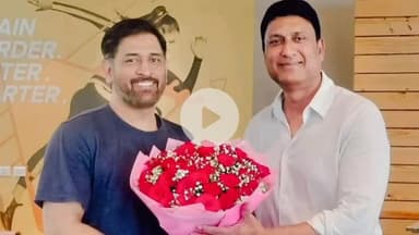 रातू: झारखंड स्टेट क्रिकेट एसोसिएशन अध्यक्ष अजय नाथ शाहदेव ने महेंद्र सिंह धोनी को सिमलिया में ICC हॉल ऑफ़ फेम के लिए दी बधाई