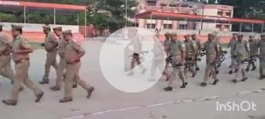बलिया: पुलिस अधीक्षक ओमवीर सिंह के निर्देशन में अपर पुलिस अधीक्षक दक्षिणी कृपा शंकर ने रिजर्व पुलिस लाइन में परेड की सलामी ली