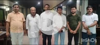 बलिया: फेफना कस्बा स्थित निजी होटल में व्यापार मंडल की महत्वपूर्ण बैठक आयोजित हुई