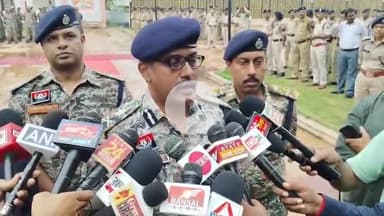 जगदलपुर: अमर वाटिका में शहीद ASP आकाश राव गिरपुंजे को अधिकारियों और जनप्रतिनिधियों ने दी श्रद्धांजलि, IG सुन्दरराज ने दी जानकारी