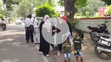 फतेहपुर: सदर के बाकरगंज सिया कालोनी में घर मे कब्जे को लेकर महिलाओं पर किया गया हमला नौनिहालियो संग महिलाओ ने एसपी से लगाई गुहार