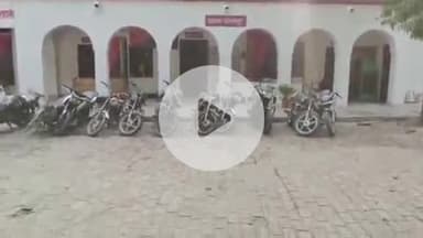 चोलापुर पुलिस ने शातिर वाहन चोर अजय कुमार विश्वकर्मा को गिरफ्तार किया, चोरी की 11 बाइक बरामद