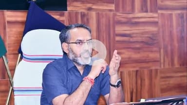 गिरिडीह: अंतर्राष्ट्रीय योग दिवस की तैयारी को लेकर डीसी रामनिवास यादव की अध्यक्षता में हुई बैठक