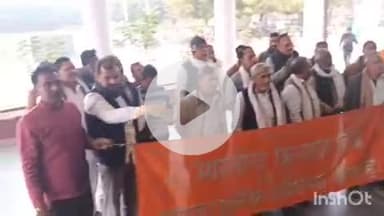 श्योपुर: MSP पर मूँग ख़रीदी की मांग को लेकर भारतीय किसान संघ ने कलेक्ट्रेट पर किया प्रदर्शन, सौंपा ज्ञापन