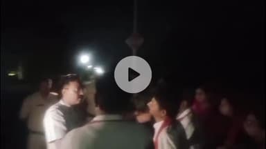 दमोह: भगवती मानव कल्याण संगठन के सदस्यों ने एसपी के बंगले का किया घेराव