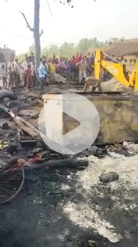 आज थाना रहरा क्षेत्र ग्राम मलकपुर मुस्तकम में 17 घरों में लगी अचानक आग 4 मवेशी की मौत लाखों का सामान हुआ राख