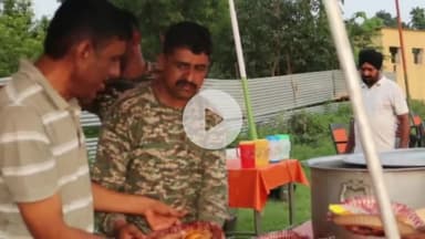 बलियापुर: सीआरपीएफ 154 वाहिनी द्वारा राहगीरों के लिए भंडारे का आयोजन, सीआरपीएफ की कई बटालियन रहीं मौजूद