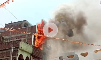 हज़ारीबाग: बड़कागांव में गिफ्ट हाउस और केक की दुकान में लगी आग, लाखों का सामान जलकर खाक