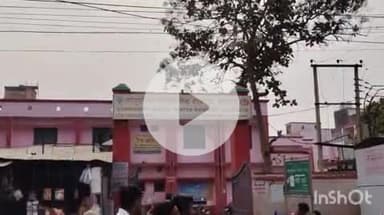 नानपारा: नानपारा सामुदायिक स्वास्थ्य केंद्र के मुख्य द्वार पर मिला 50 वर्षीय व्यक्ति का शव, पुलिस जांच में जुटी