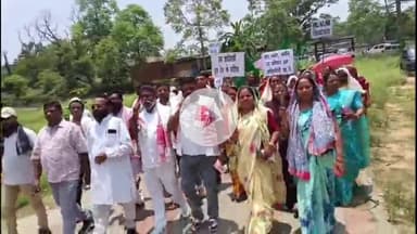 खलारी: रैयत विस्थापित मोर्चा का ख़ालरी अंचल कार्यालय के सामने धरना