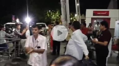 इंदौर: इंदौर एयरपोर्ट पर यात्री ने राजा रघुवंशी के हत्याकांड के आरोपों को लेकर जड़ा थप्पड़, वीडियो वायरल