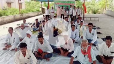 खालवा: खालवा में किसानों ने अपनी मांगों को लेकर किया प्रदर्शन