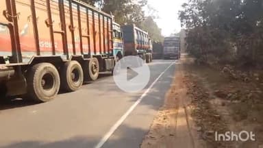 बरहट: गंगटा जंगल में सड़क किनारे बने गड्ढे के कारण 10 घंटे से अधिक लगा जाम, वाहन चालक रहे परेशान