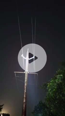 उदवंत नगर: भेलाई के समीप चार पहिया वाहन बिजली के खम्भे से टकराकर हुआ छतिग्रस्त