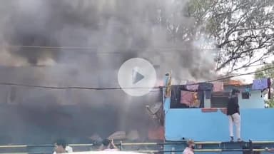 इंदौर: बाणगंगा क्षेत्र के सांवेर रोड पर गत्ता फैक्ट्री में लगी आग, फायर ब्रिगेड ने पाया काबू