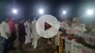 दुर्गावती: छाता गांव में आयोजित नाइट फुटबॉल टूर्नामेंट का उद्घाटन समाजसेवी राजेश सिंह उर्फ प्रधान ने फीता काटकर किया