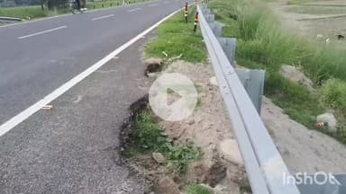 गोपालगंज: जादोपुर रोड में बारिश के कारण सड़क किनारों पर धंसी, हो सकता है कोई बड़ा हादसा #jansamasya