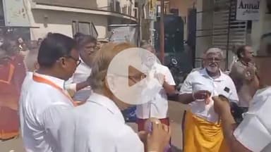 சேலம்: வைகாசி அனுஷ கோட்டை அழகிரி சுந்தரராஜ பெருமாள் கோவில் தேரோட்டம், பழைய பேருந்து நிலையம் அருகே நடைபெற்றது