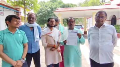 इटावा: हिंदू सेवा समिति ने टैक्सी टेंपल में हो रहे गैर कानूनी व गैर धार्मिक कार्यों को लेकर डीएम को सौंपा ज्ञापन