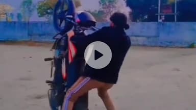 हसनपुर: रहरा क्षेत्र के नया गांव तरौली में बाइक से खतरनाक स्टंट करते युवक का वीडियो सोशल मीडिया पर वायरल, पुलिस जांच में जुटी