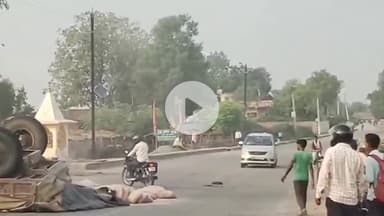 रोहतास: बकनौरा के पास ओवरलोड ट्रैक्टर दुर्घटनाग्रस्त, बड़ा हादसा टल गया
