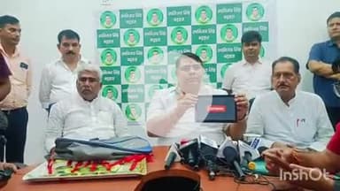 आरा: आरा सर्किट हाउस में पूर्व जयदेव एमएलसी ने किया प्रेसवार्ता दसवीं कक्षा की मेघावी छात्राओं के बीच टैब और मेडल वितरण किया