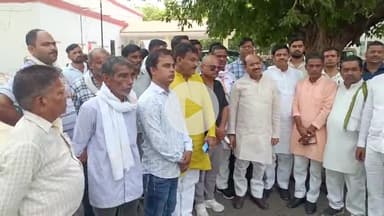 इटावा: चकरनगर ब्लॉक प्रमुख के विरोध में उठ रहे बगावती सुरों को लेकर भाजपा जिलाध्यक्ष ने डीएम से की मुलाकात