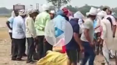 कादीपुर: मरूई किशुनदास पुर निवासी अधिवक्ता महेंद्र प्रताप मौर्य का किया गया अंतिम संस्कार, गोली मारकर की गई थी हत्या