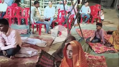 सुल्तानपुर: बगिया चौराहे पर आयोजित श्रीमद्भागवत कथा में उमड़ी श्रद्धाओं की भीड़