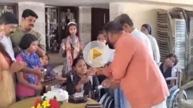 ओरमांझी: चेशायर होम में लालू यादव के जन्मदिन पर प्रदेश आरजेडी ने असहाय लोगों के बीच काटा केक