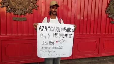 रातू: सिमलिया स्थित महेंद्र सिंह धोनी के फार्म हाउस पर 6 दिनों की यात्रा कर आजमगढ़ से पहुंचा माही का मूकबधिर फैन