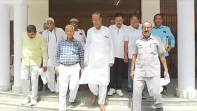 मथुरा: वृंदावन में बन रहे कॉरिडोर के समर्थन में पुलिस पेंशनर रिटायर कर्मियों ने जिलाधिकारी को सौंपा ज्ञापन