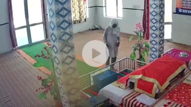 अनूपगढ़: अनूपगढ़ के गांव पतरोडा में स्थित गुरुद्वारे में चोरी का प्रयास करते हुए व्यक्ति को रंगे हाथों पकड़ा गया