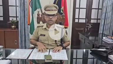 मोतिहारी: शहर के छतौनी और सुगौली थानाध्यक्ष को पुलिस अधीक्षक स्वर्ण प्रभात द्वारा पुलिस केंद्र किया गया क्लोज