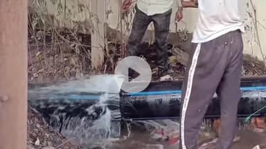 कटनी नगर: कटनी: पाइप लाइन फूटने से सड़क पर बहा हजारों गैलन पानी, माधव नगर हाउसिंग बोर्ड कॉलोनी रोड का मामला