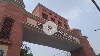 झांसी: स्टेशन के पास तेज आंधी से होर्डिंग गिरने से हुई मौत पर परिवार ने जिलाधिकारी से मुआवजे की की मांग