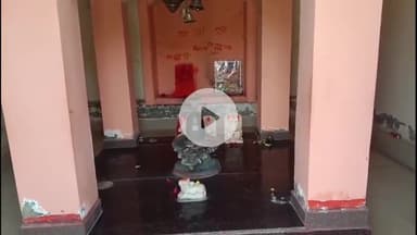 सुल्तानपुर: प्रयागराज-अयोध्या हाईवे किनारे औझी गांव स्थित शिव मंदिर बना श्रद्धा का केंद्र, रोजाना सुबह शाम 8 बजे होती है आरती