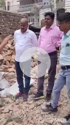 पलिया: जिला पंचायत द्वारा मौनी बाबा स्थान पर अवैध निर्माण पर लगाई गई रोक