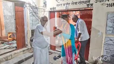 तुलसीपुर: विधायक तुलसीपुर कैलाश नाथ शुक्ला ने लाल नगर सिपहिया में संत कबीर सेवा संस्थान में भंडारे में भाग लिया