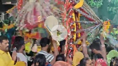 मिर्ज़ापुर: नगर के विभिन्न क्षेत्रों से निकाली गई माता हिंडोला शीतला माता की झांकी